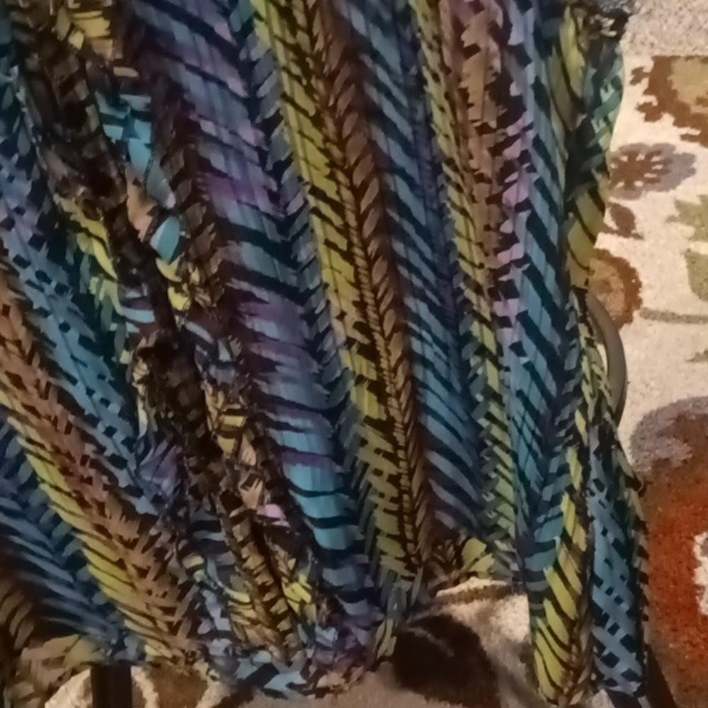 East 5th Multi-Colored Patterned V-Neck Sheer Fla… - image 7